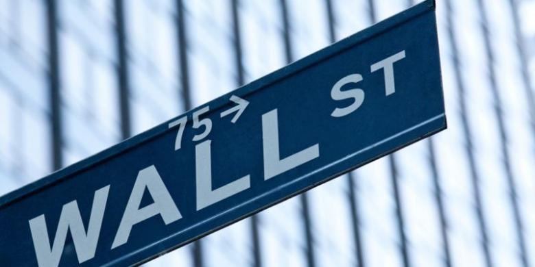 Wall Street Lower as Investors Await Yellen Speech