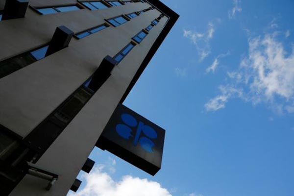 Iran Urges OPEC to Decide on Oil Price Rise