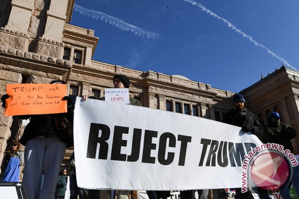 U.S. third-quarter economic growth revised up to 3.5%